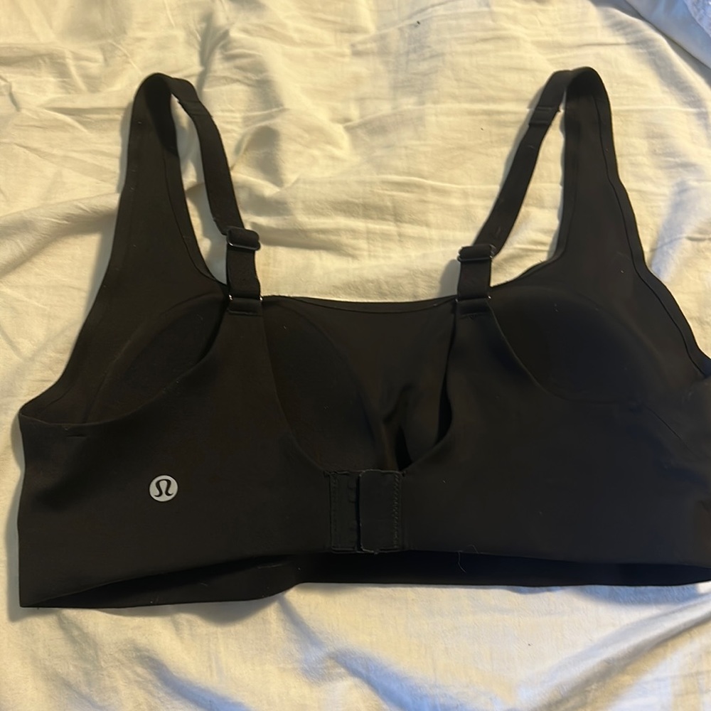 Black lululemon sports bra
